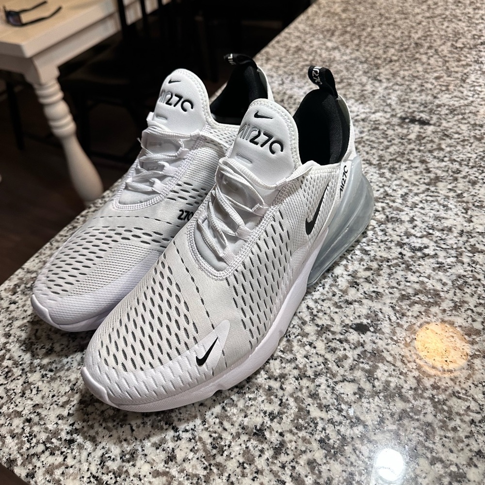 Men’s Nike Air 270 size 11